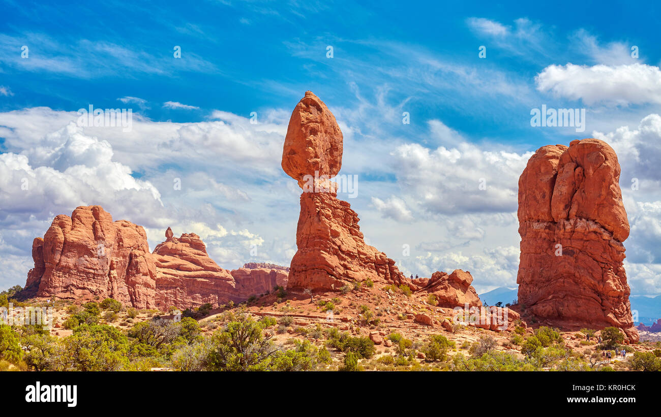 Balanced Rock, un des plus emblématiques d'Arches National Park, Utah, USA. Banque D'Images