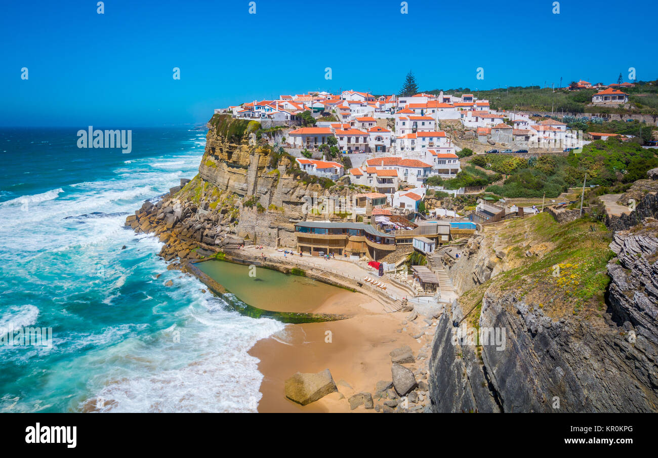 Vue panoramique de Praia das Maçãs, Sintra, Portugal. Banque D'Images