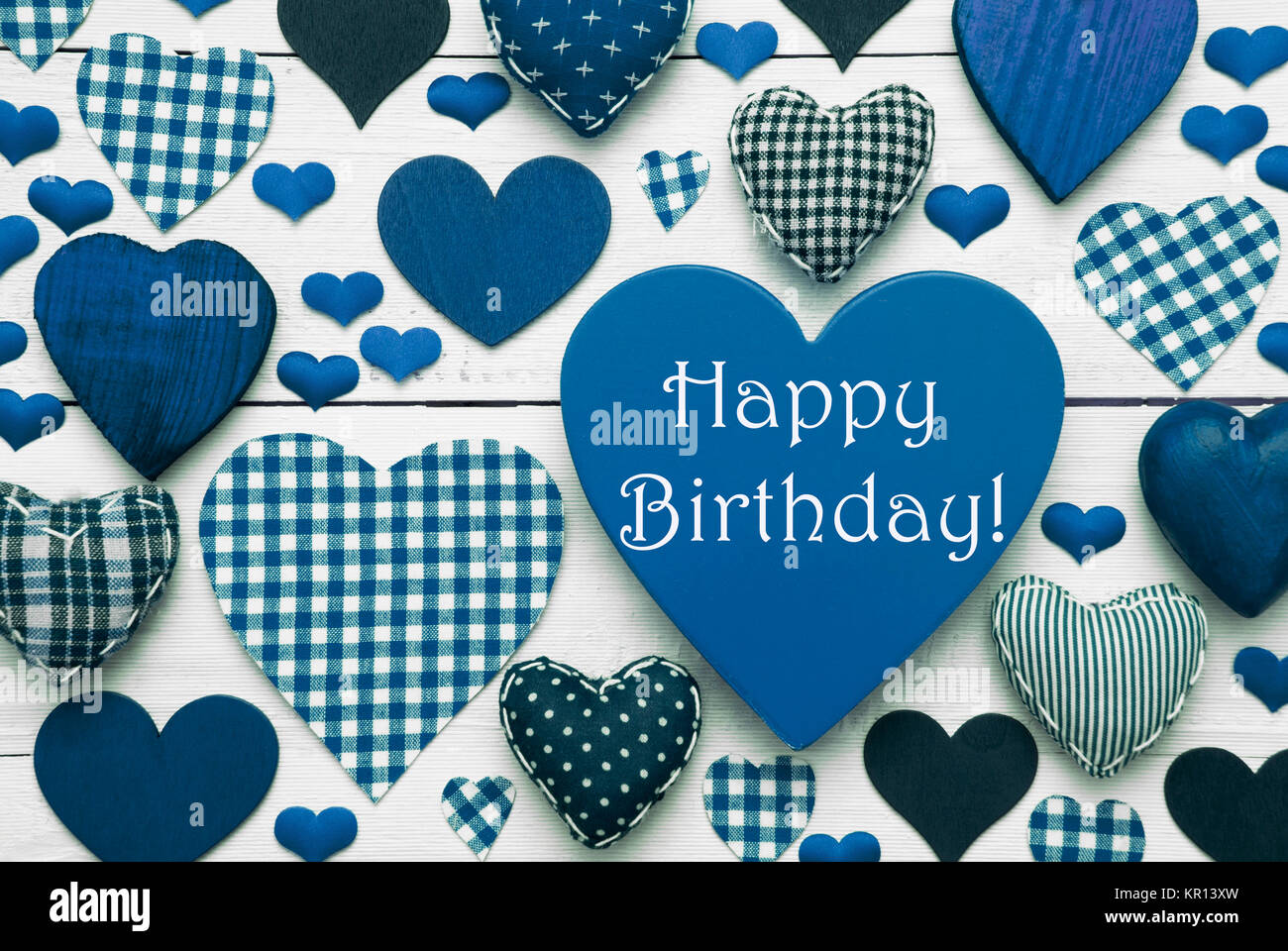 Texture Coeur Bleu Avec Texte Anglais Joyeux Anniversaire Fond En Bois Blanc Coeurs De Textiles Qui Sont En Pointille Et Raye Carte De Souhaits Avec Felicitations Photo Stock Alamy