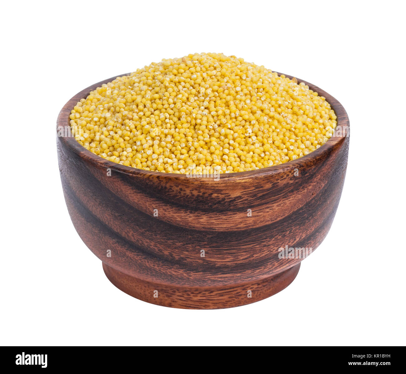 Gruau de millet dans bol en bois isolé sur fond blanc Banque D'Images