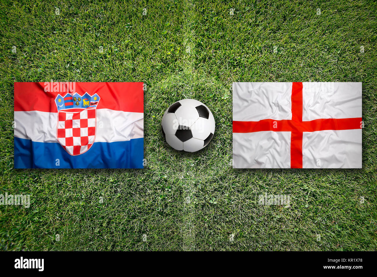 Croatie vs Angleterre les drapeaux sur le terrain de soccer Banque D'Images