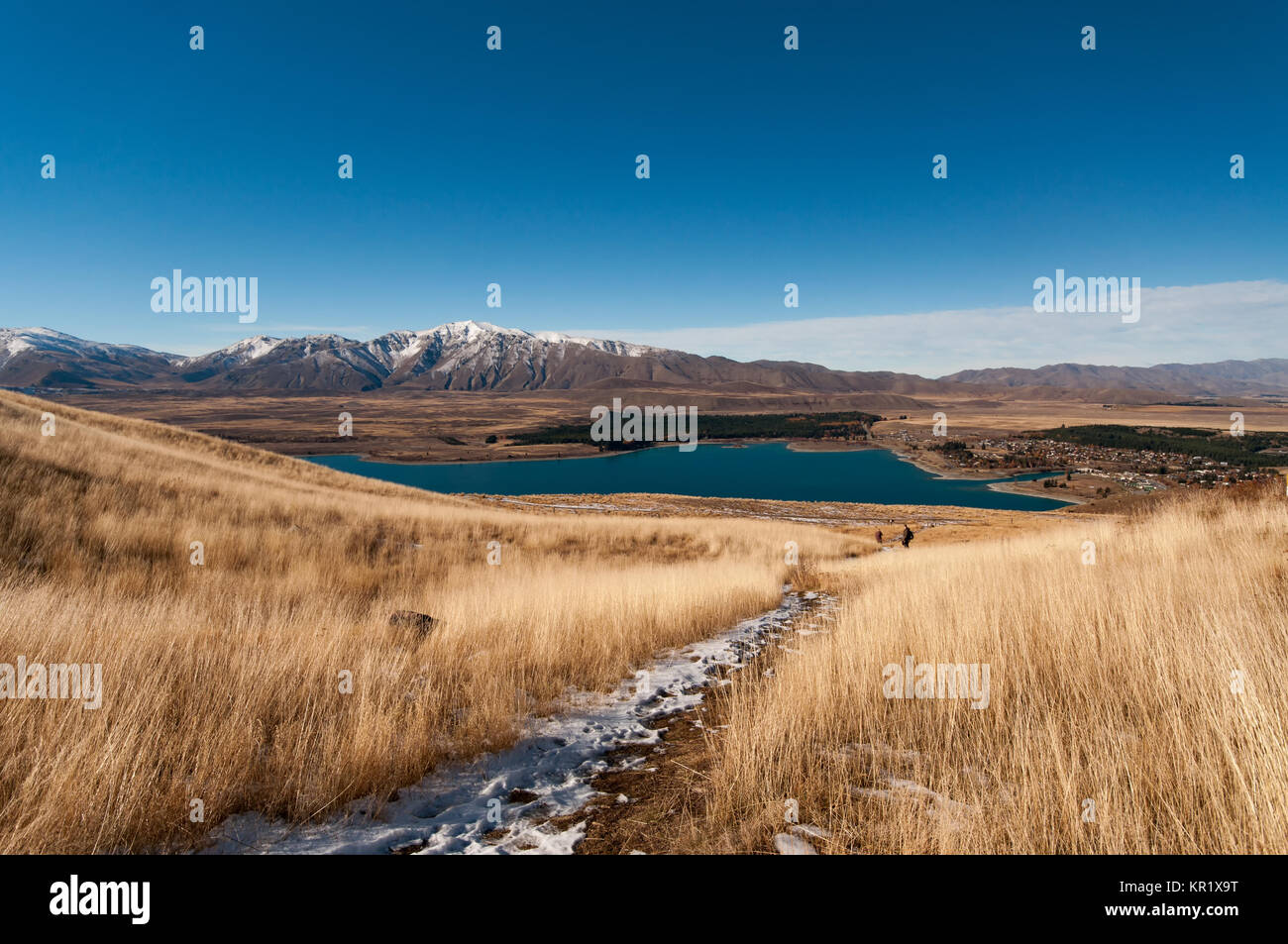 Vue panoramique du Lac Tekapo et les montagnes environnantes de la Mount John Observatory Banque D'Images