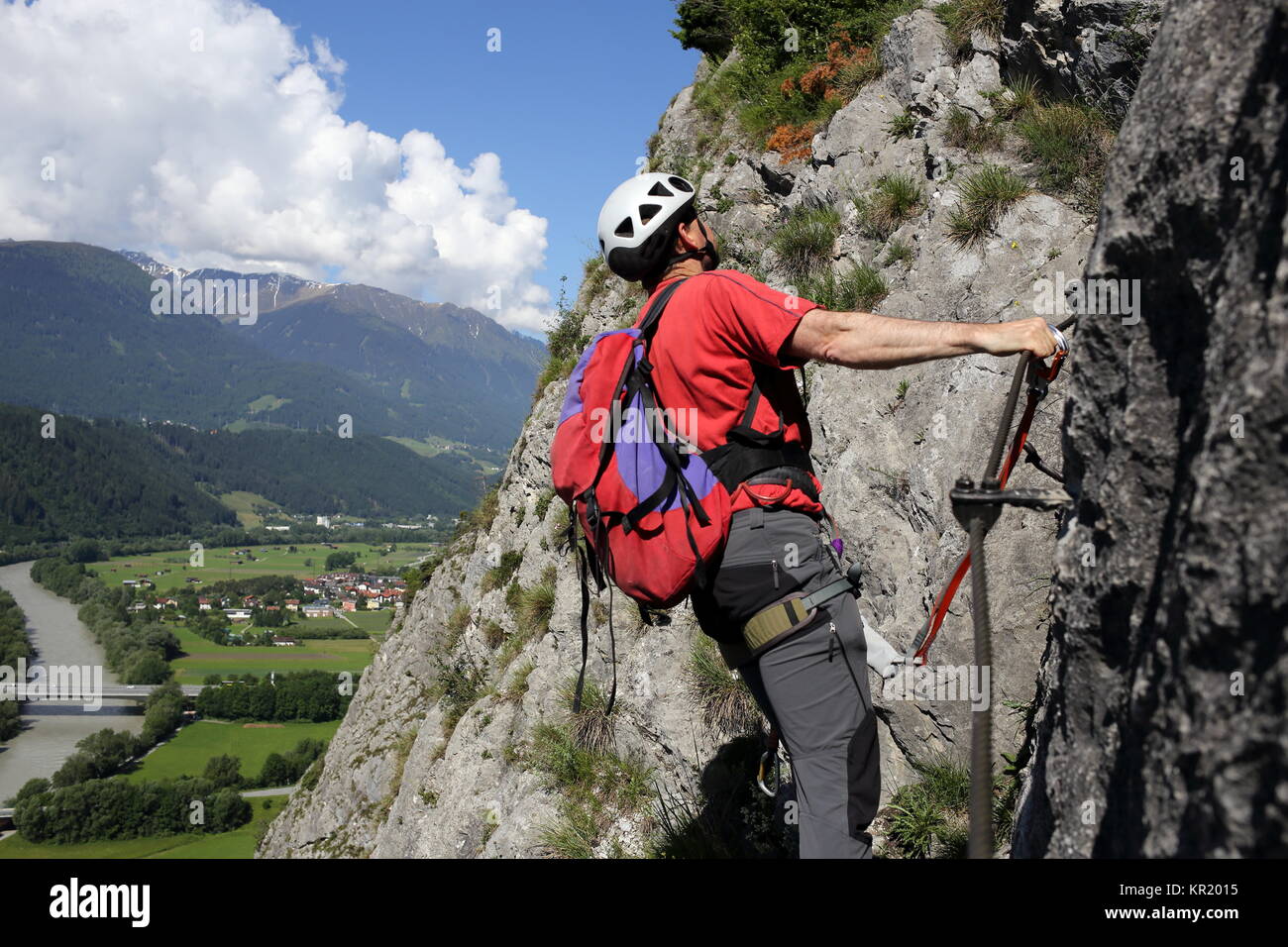 Escalade sur le câble métallique Banque D'Images