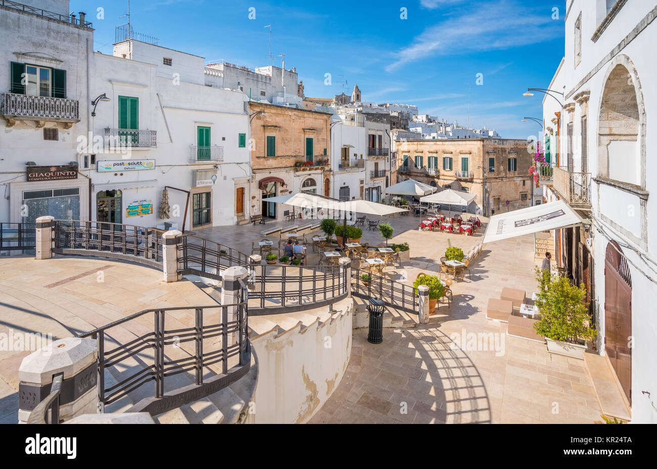 Scenic vue d'été à Ostuni, Pouilles, Italie. Banque D'Images