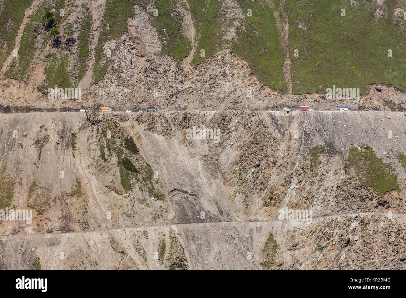 La circulation sur le passage Zojila Kargil entre Srinagar et au Jammu-et-Cachemire, l'Inde Banque D'Images