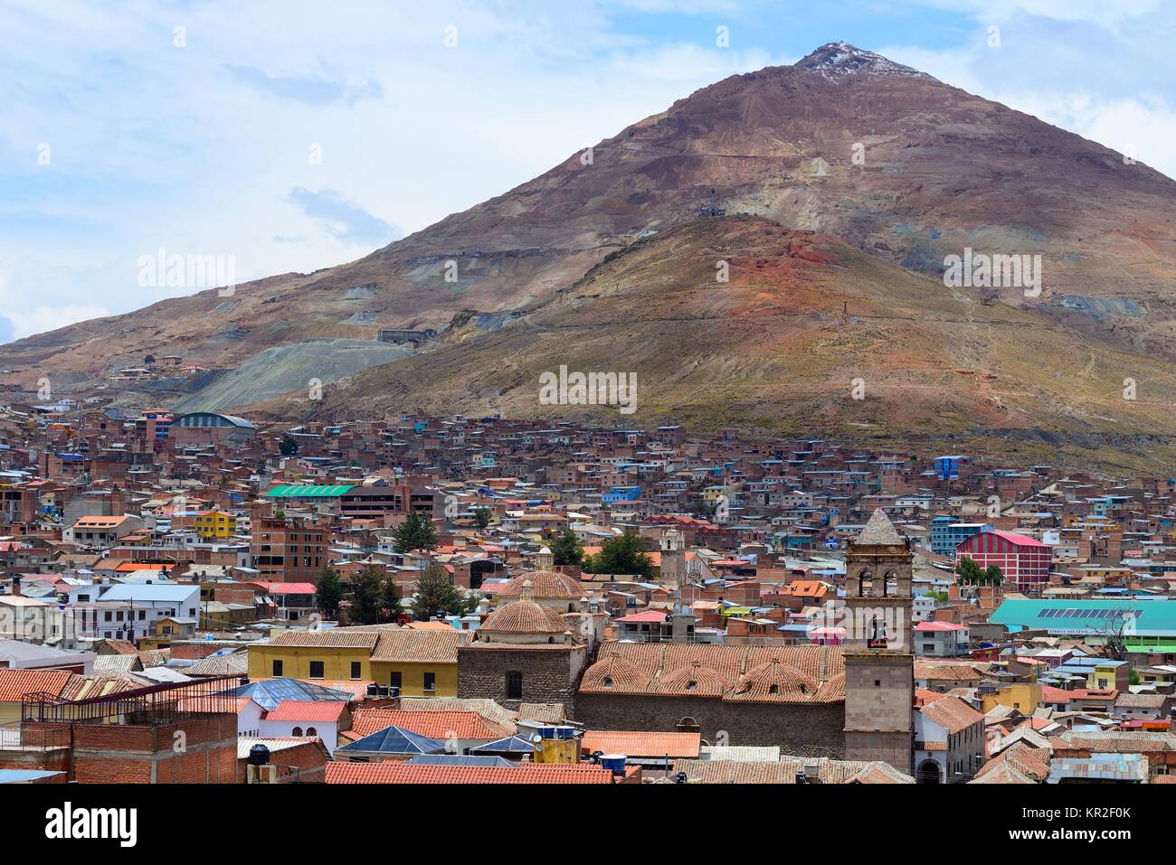 Vue sur la ville avec la montagne d'argent Cerro Rico de Potosí, province, Tomás Frías, Bolivie Banque D'Images