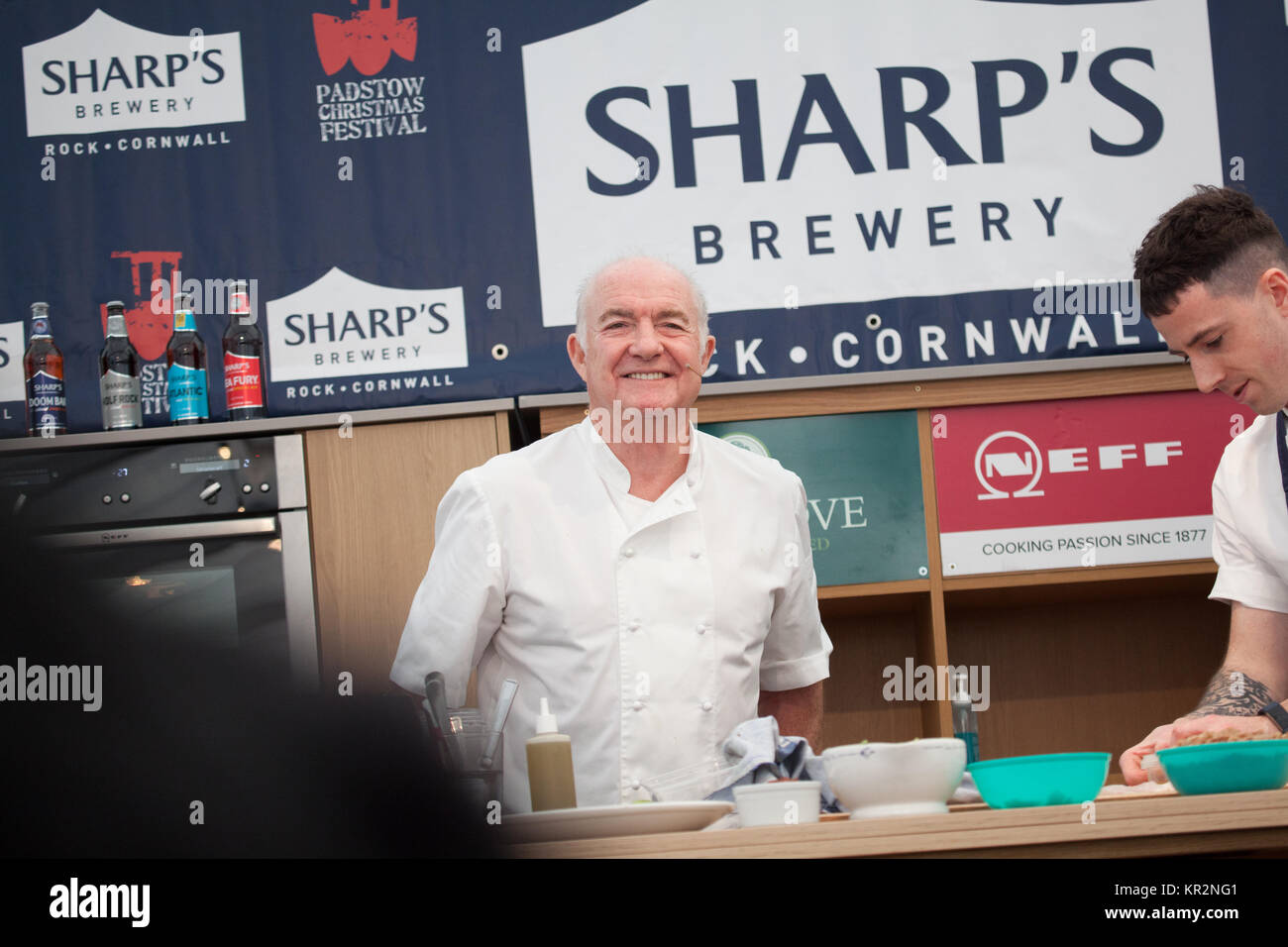 Rick Stein de la cuisson à la fête de Noël de Padstow Banque D'Images