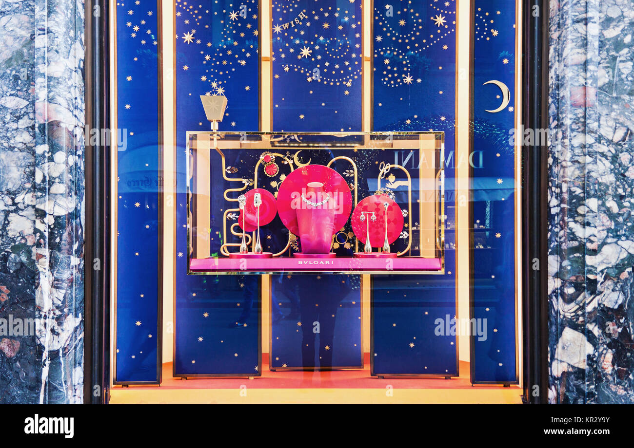 Affichage de vitrine de Noël de Bvlgari, bijoux et produits de luxe italien ir marque Rome, Italie Banque D'Images