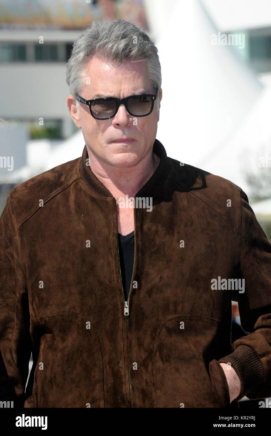 Cannes (sud-est de la France) : Ray Liotta, acteur et producteur de cinéma, assistant à la média MIPTV 2015 ÒMarche (Marché International des programm Banque D'Images