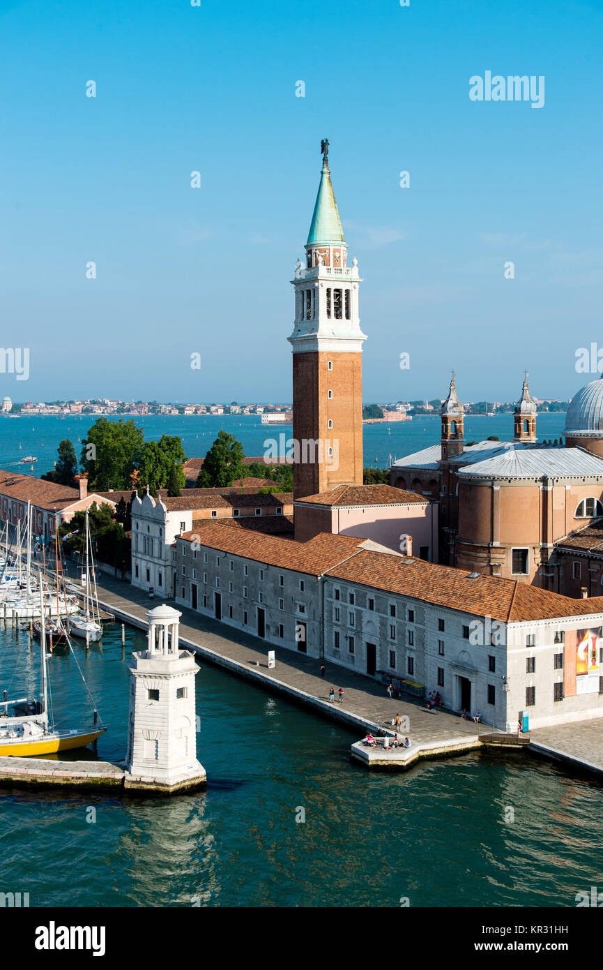 Italie : Venise. Aperçu de la ville depuis le pont du paquebot de croisière MS Westerdam exploité par Holland America Line. San Giorgio Maggiore Island à l'e Banque D'Images