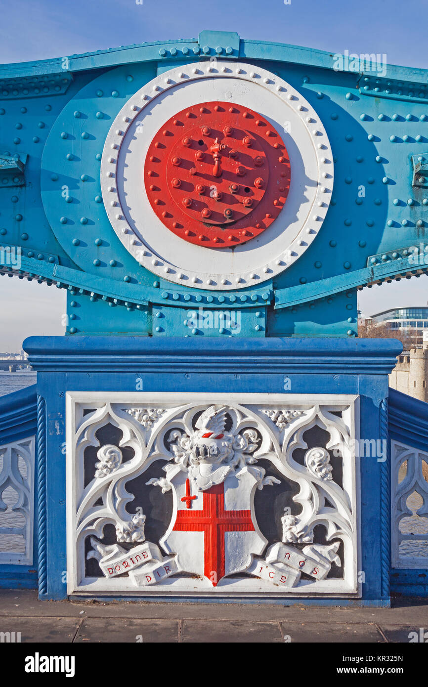 Fer forgé décoratif et riveter détail sur Tower Bridge Londres Banque D'Images