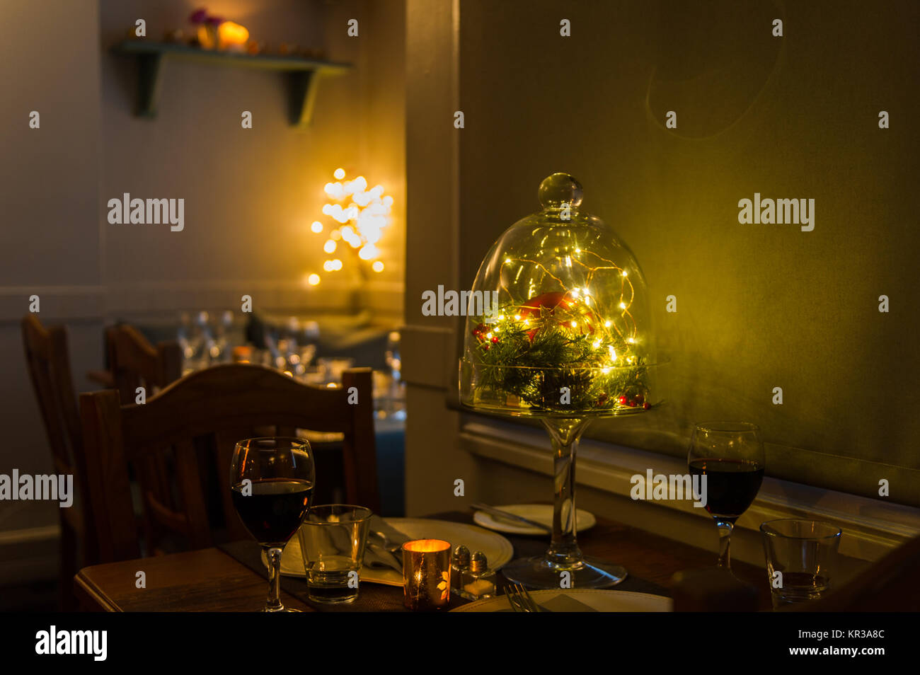La mise en place d'un restaurant dans un style sobre avec copie espace à Blarney, comté de Cork, Irlande. Banque D'Images