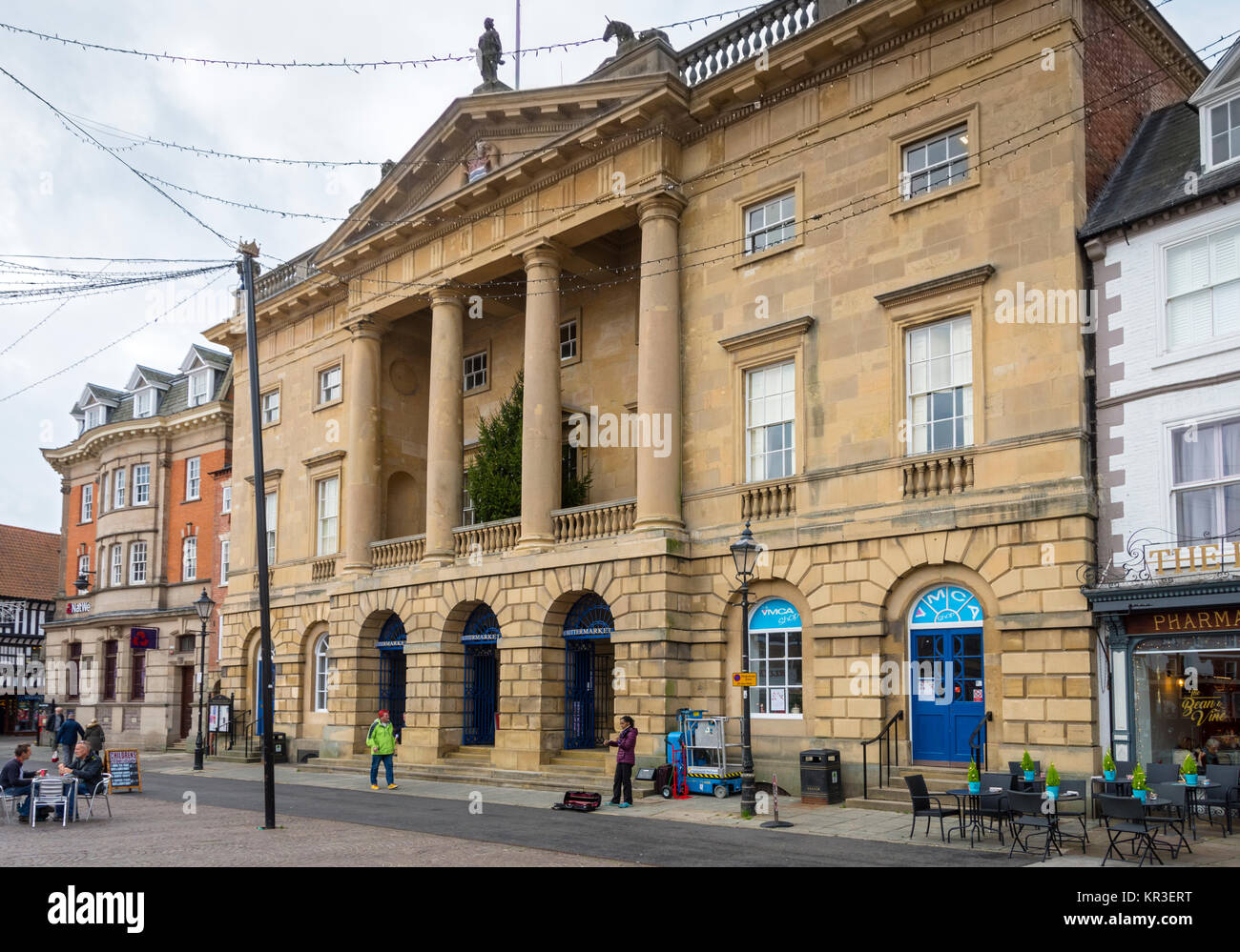Hôtel de ville de Newark, de la place du marché, à Newark-on-Trent, Lancashire, England, UK Banque D'Images