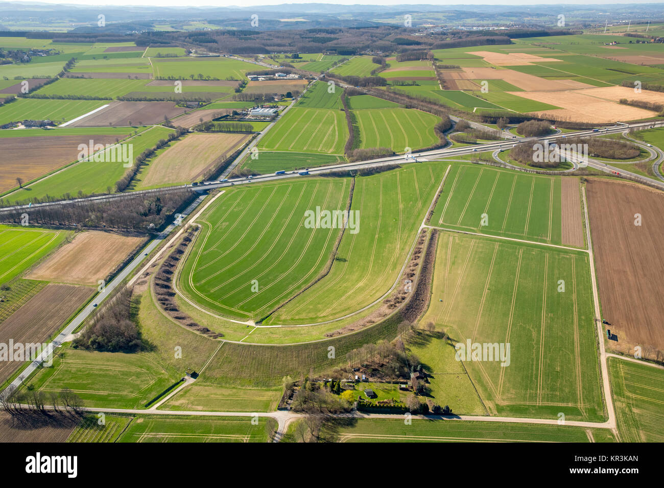 Bassin de rétention des eaux de pluie Wickeder Straße, paysage de champs, de la gestion de l'eau, la planification du paysage, Werl Soester Börde,, Ruhr, en Amérique du Rhine-We Banque D'Images