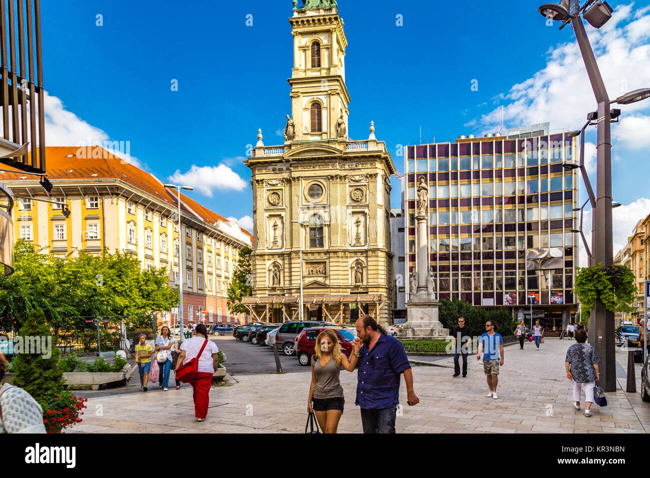 BUDAPEST, HONGRIE - le 16 septembre 2014 : les touristes faire du shopping dans le centre historique. Chaque année le nombre de touristes en visite à Budapest augmente. Banque D'Images