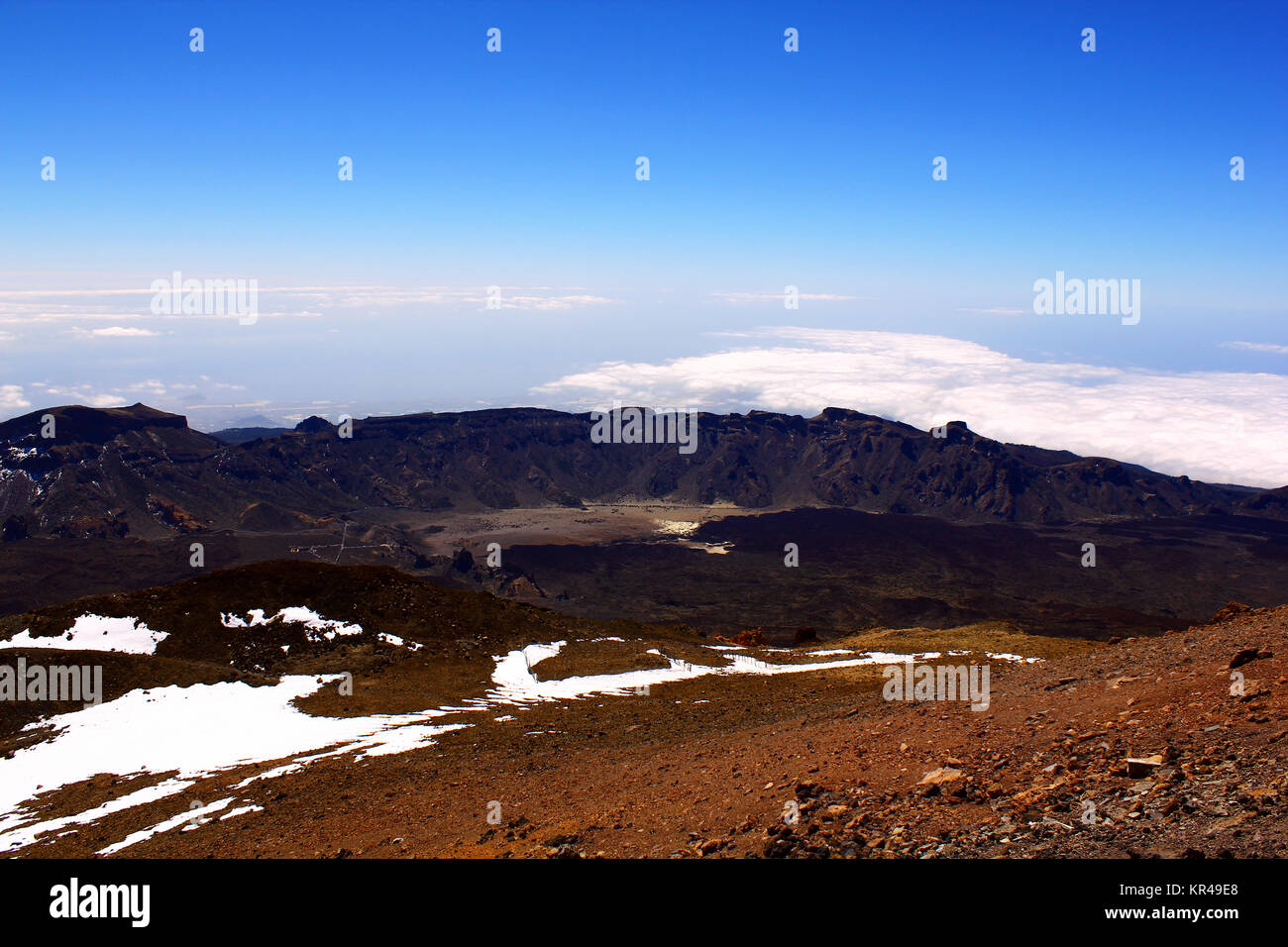 Les nuages et les montagnes près de volcan Teide Banque D'Images