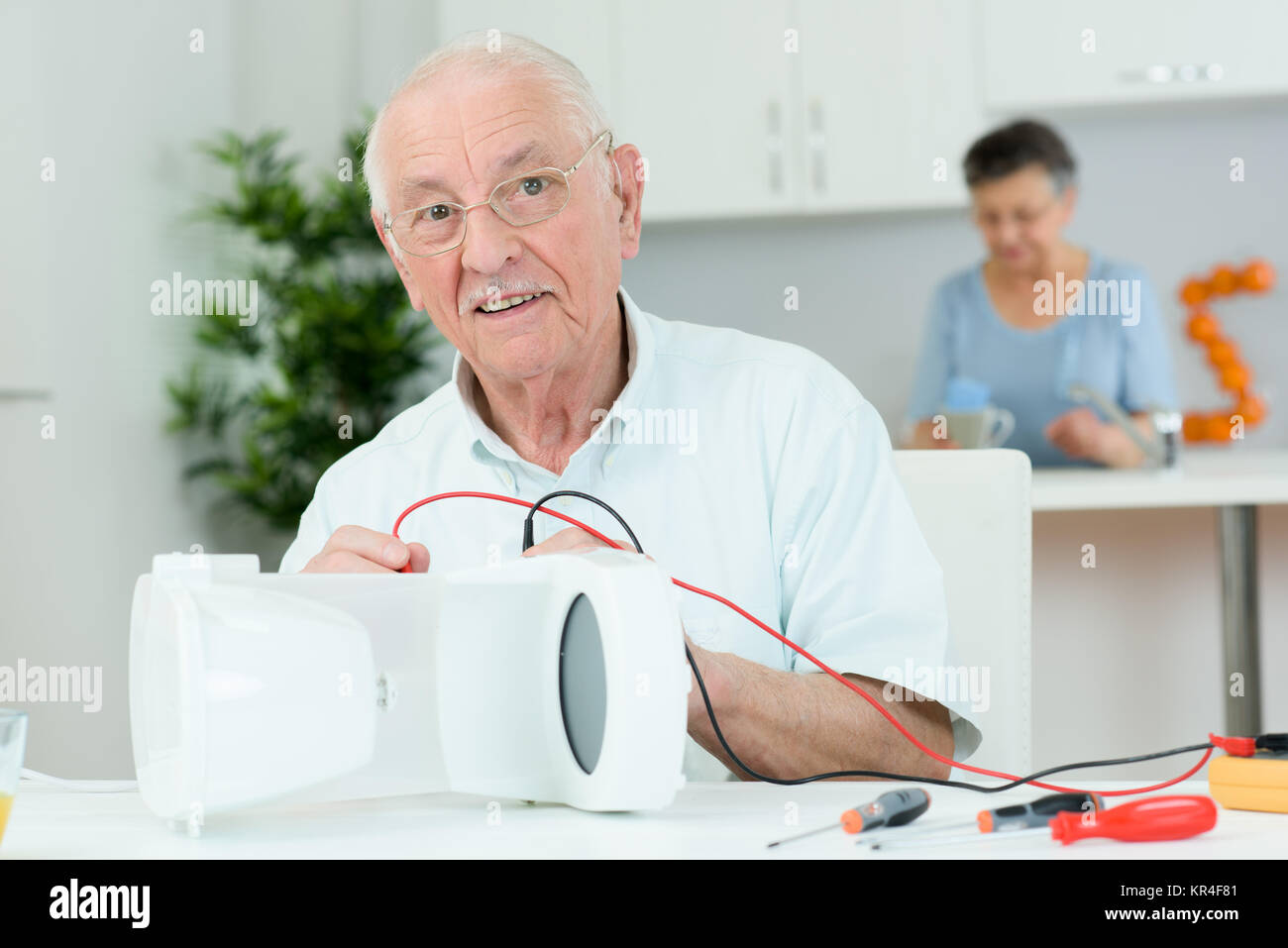 Personnes âgées handyman Banque D'Images