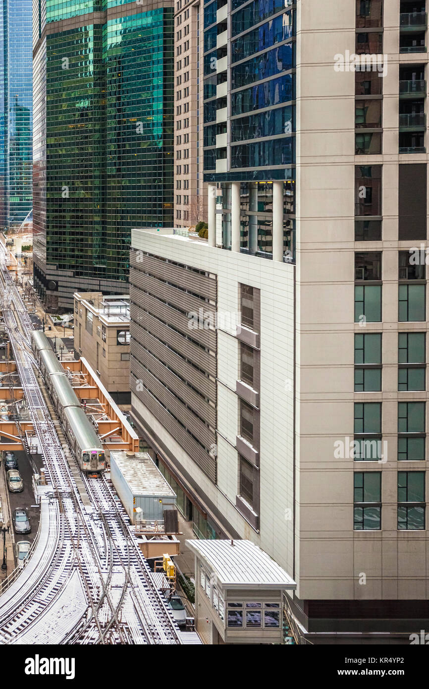 Train transport en commun dans le centre-ville de Chicago Banque D'Images
