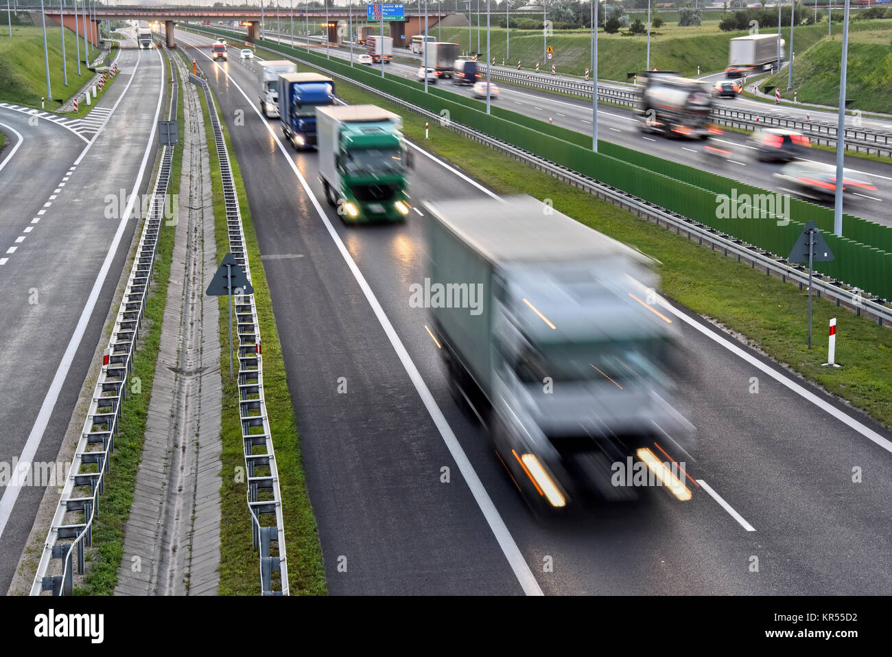 Quatre voies à l'accès à l'autoroute en Pologne Banque D'Images