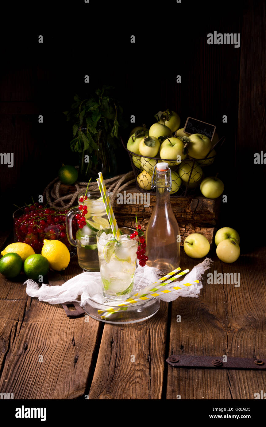 Cassis soda lime avec Apple Banque D'Images