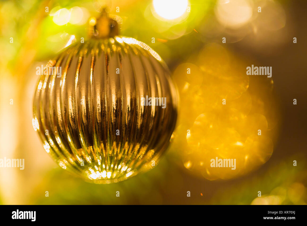 Boules de Noël, Décorations d'or traditionnel pour arbre de Noël, combinaison or et vert, République Tchèque Banque D'Images