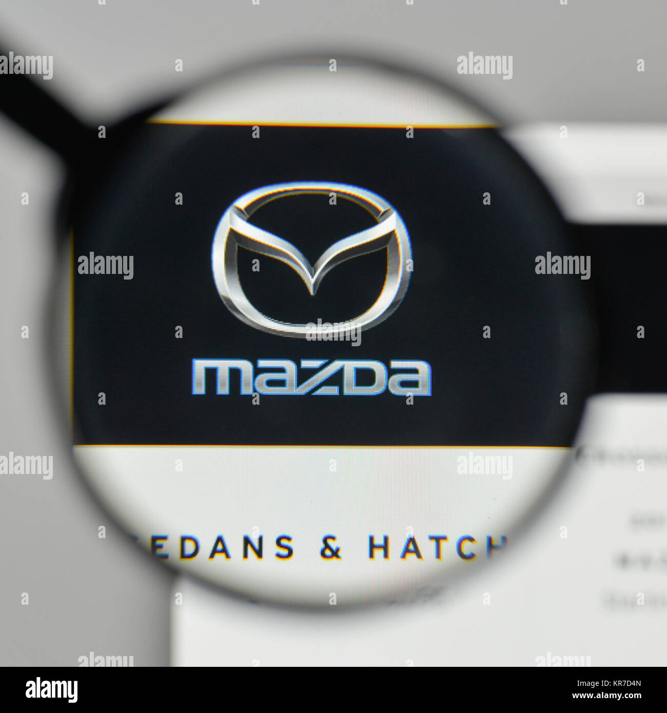 Milan, Italie - Novembre 1, 2017 : Mazda logo sur la page d'accueil du site. Banque D'Images