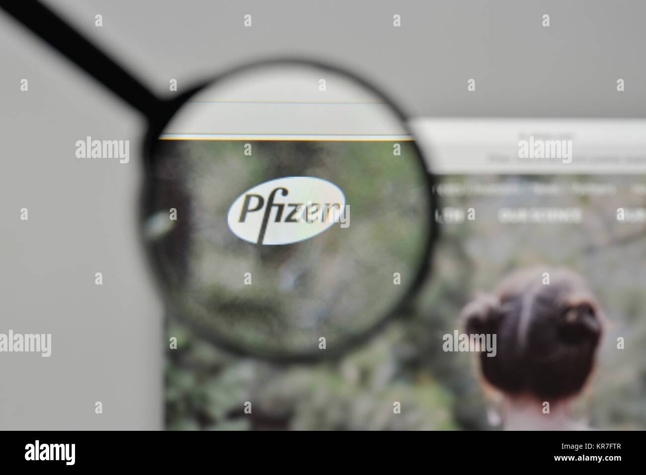 Milan, Italie - 1 novembre, 2017 : Pfizer logo sur la page d'accueil du site. Banque D'Images