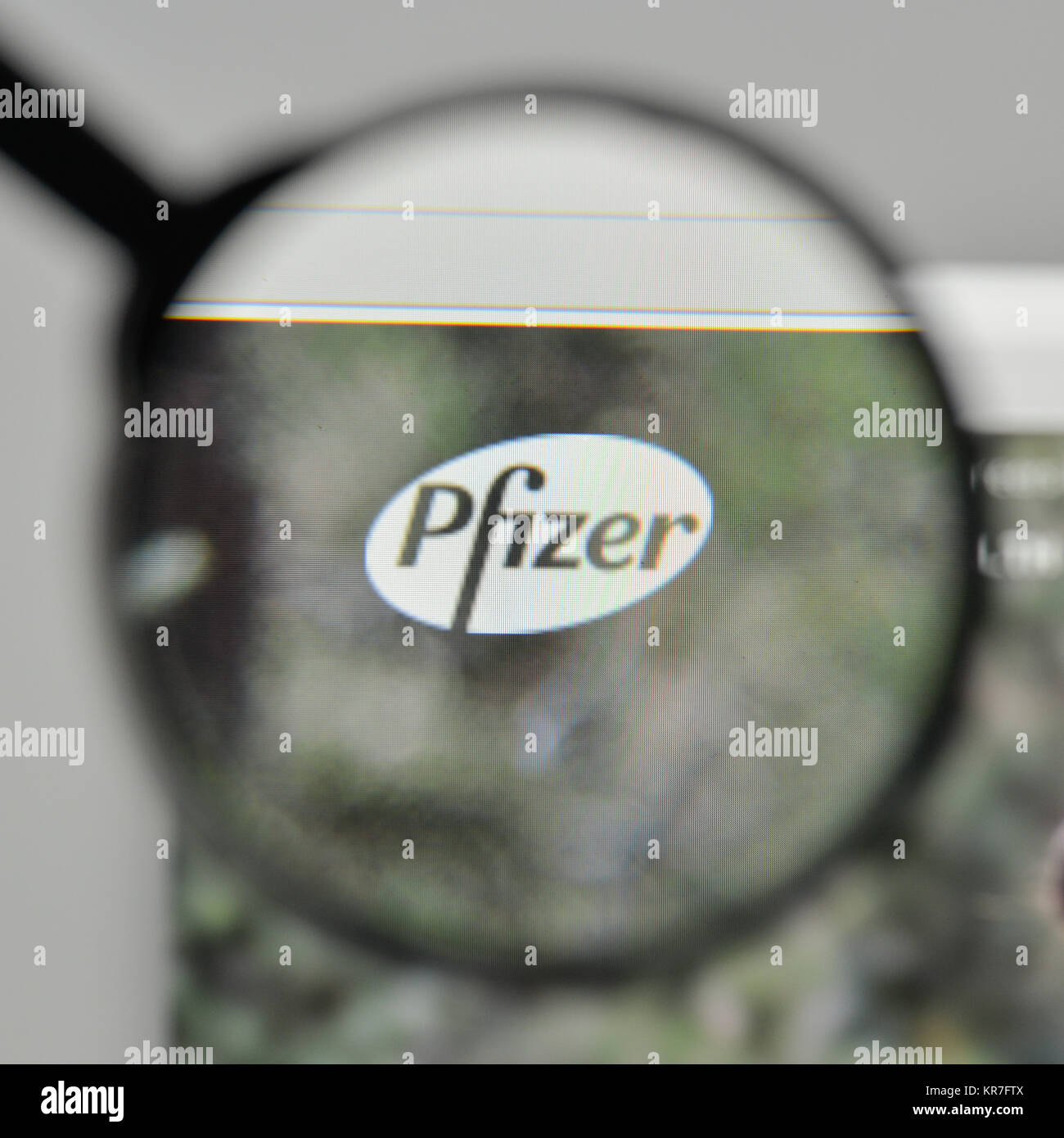 Milan, Italie - 1 novembre, 2017 : Pfizer logo sur la page d'accueil du site. Banque D'Images