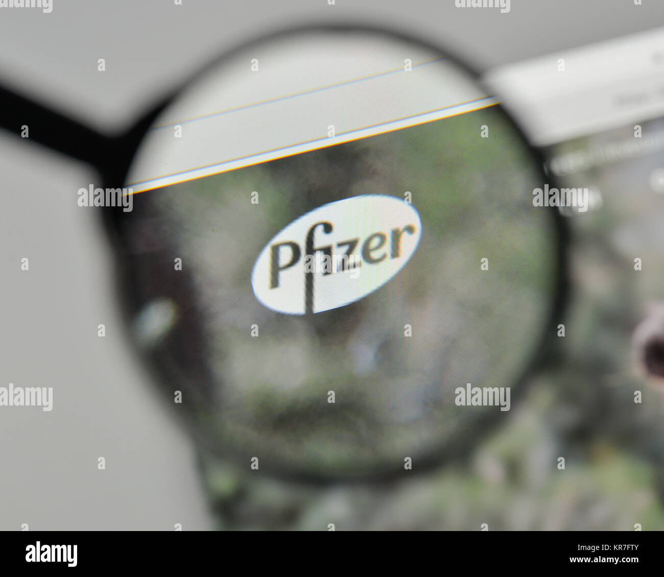 Milan, Italie - 1 novembre, 2017 : Pfizer logo sur la page d'accueil du site. Banque D'Images