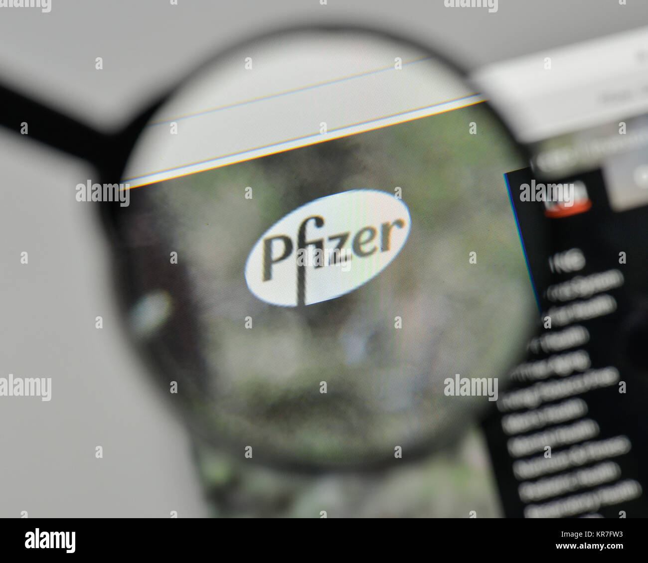 Milan, Italie - 1 novembre, 2017 : Pfizer logo sur la page d'accueil du site. Banque D'Images