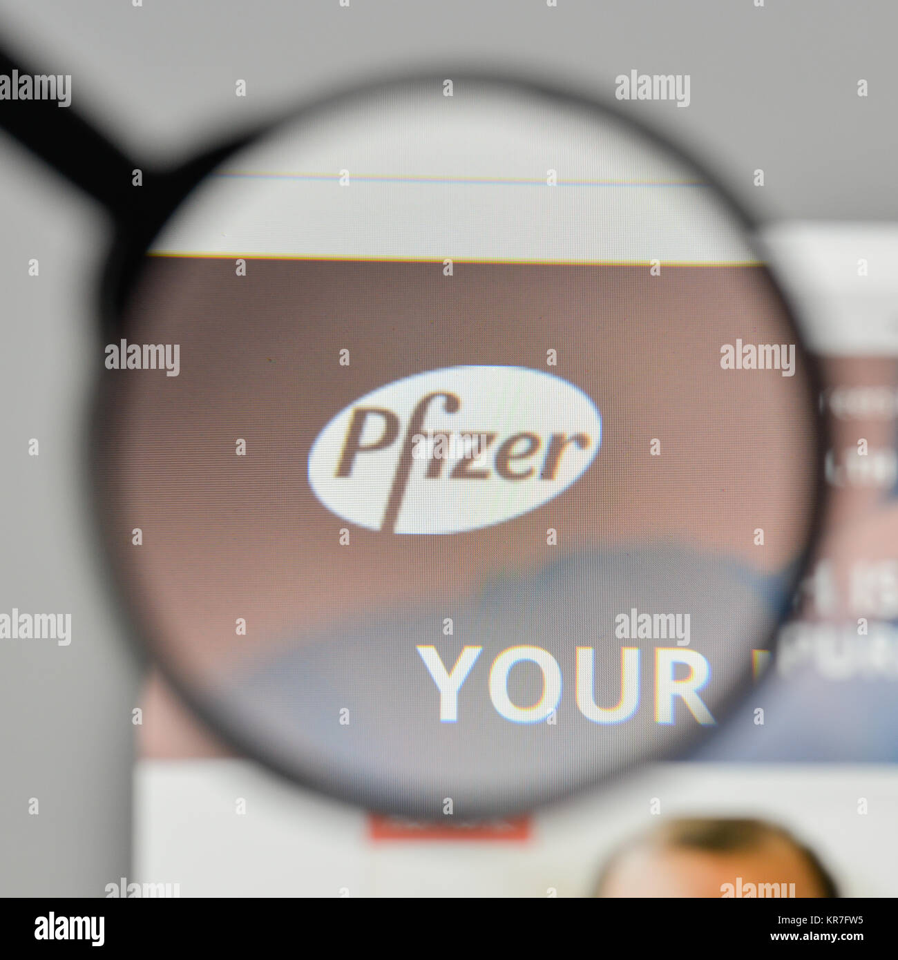 Milan, Italie - 1 novembre, 2017 : Pfizer logo sur la page d'accueil du site. Banque D'Images