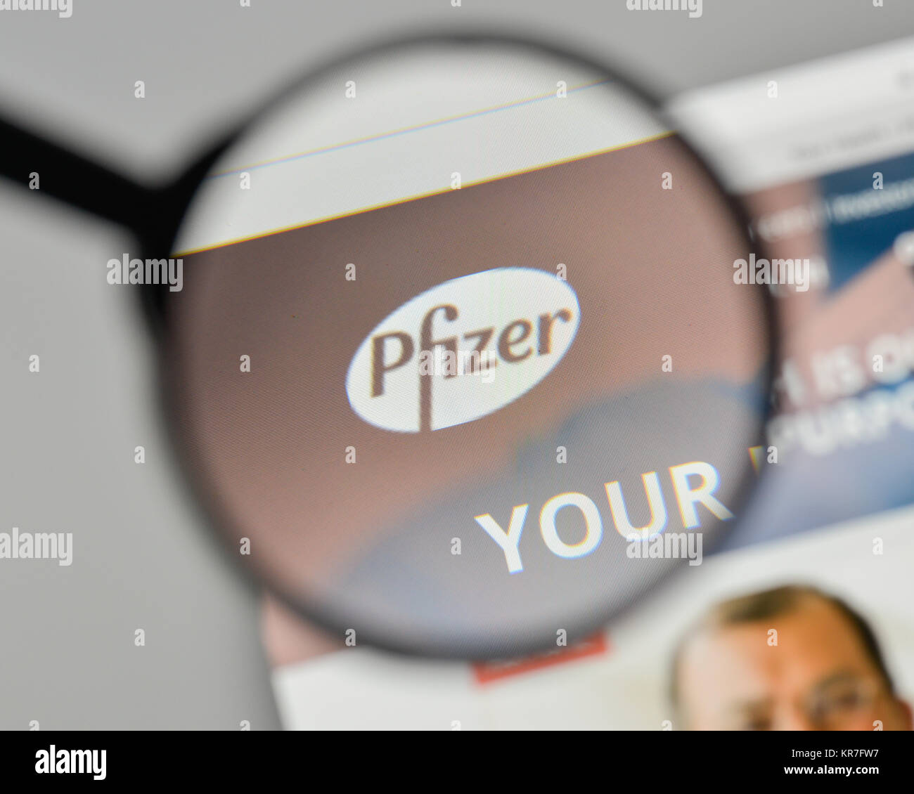 Milan, Italie - 1 novembre, 2017 : Pfizer logo sur la page d'accueil du site. Banque D'Images