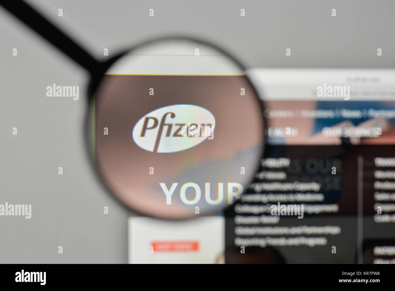 Milan, Italie - 1 novembre, 2017 : Pfizer logo sur la page d'accueil du site. Banque D'Images