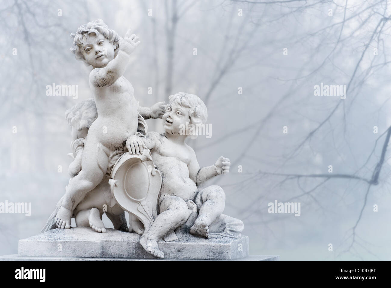 Statue de petits garçons en parc. Vienne, Autriche. Banque D'Images