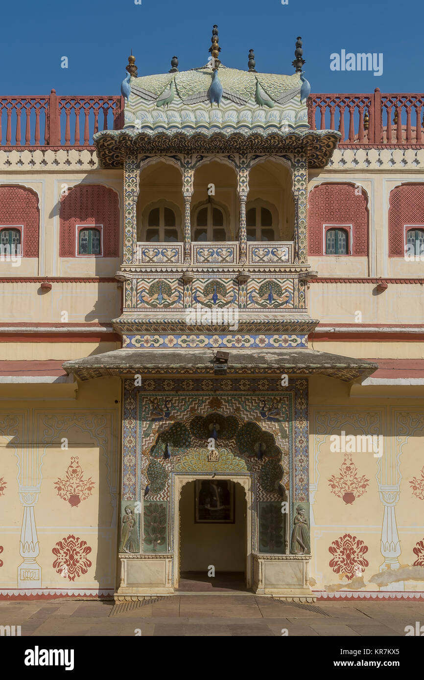 Porte magnifiquement décorée à Jaipur City Palace, Rajasthan, Inde Banque D'Images