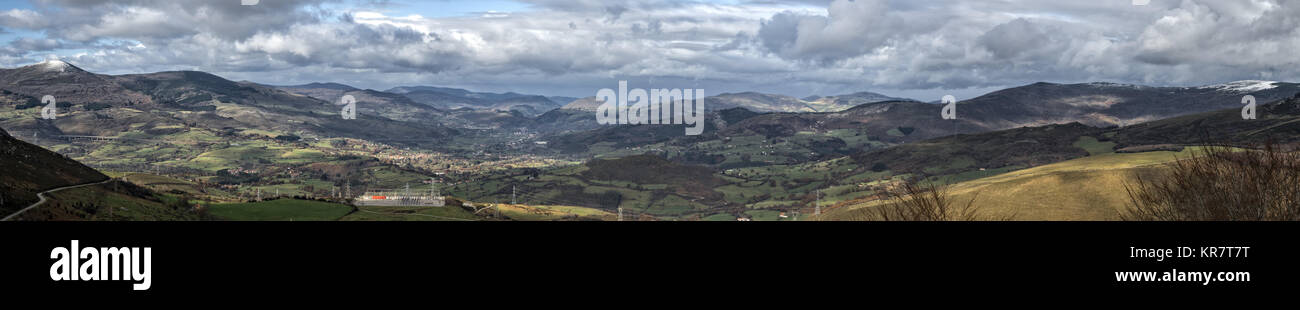 Cantabrie valley Vue panoramique de mountain Banque D'Images