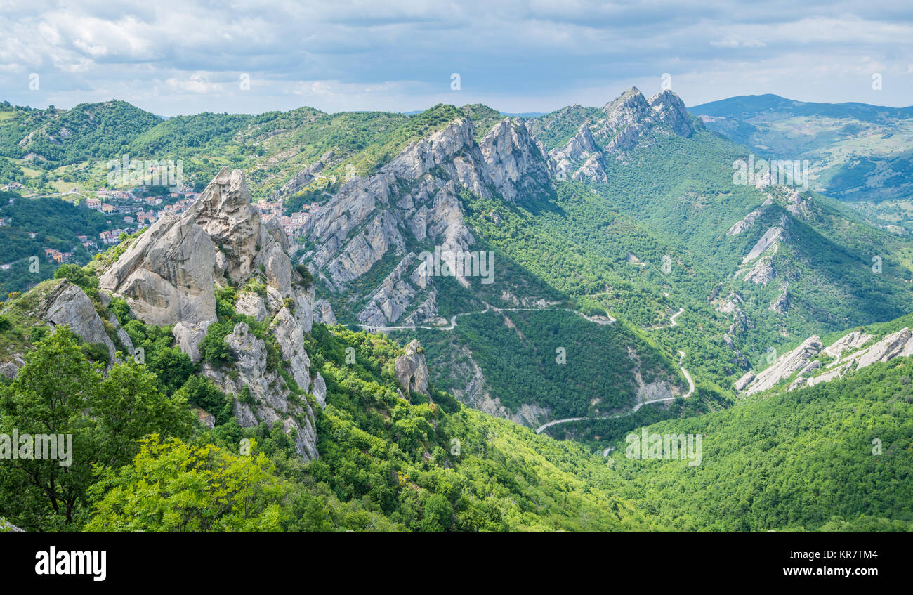 Vue panoramique sur les Dolomites Lucane, dans la province de Potenza, Basilicate. Banque D'Images
