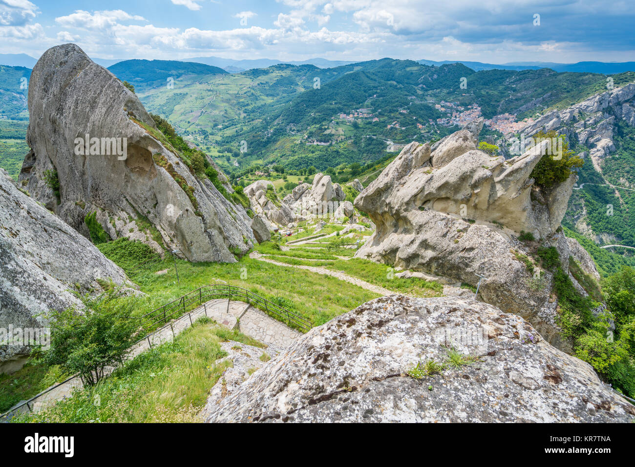 Vue panoramique sur les Dolomites Lucane, dans la province de Potenza, Basilicate. Banque D'Images