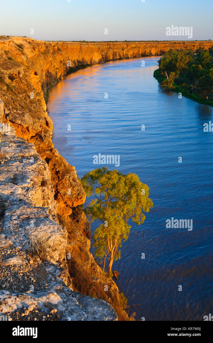 Les falaises de la rivière Murray au coucher du soleil, Big Bend, Murray River, Australie du Sud, Australie Banque D'Images