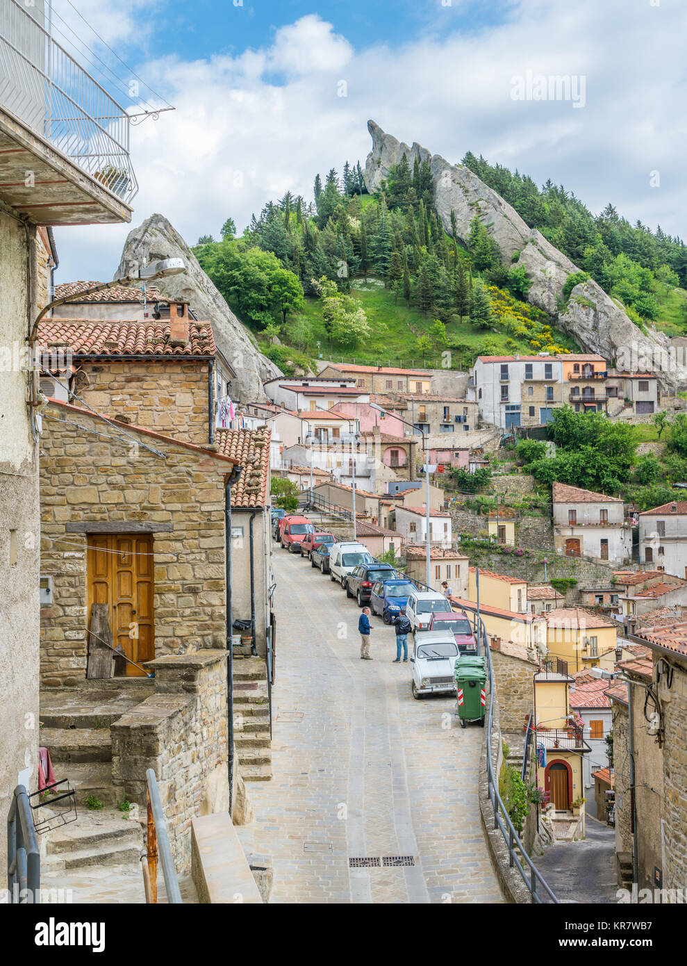 Vue panoramique de Pietrapertosa, petit village sur les Dolomites Lucane, province de Potenza, Basilicate, Italie. Banque D'Images
