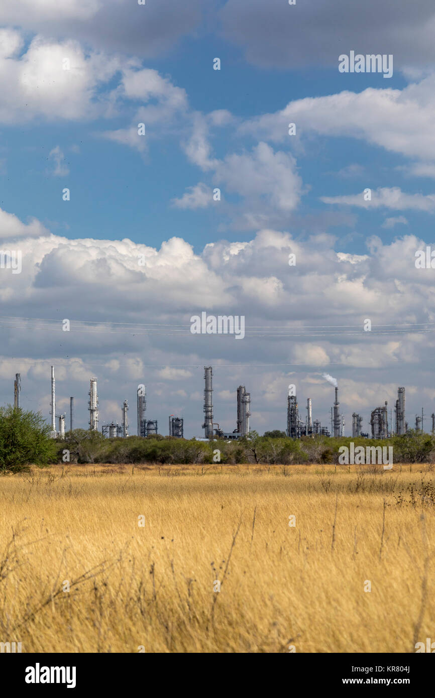 Trois Rivières, Texas - la raffinerie Valero, qui traite principalement de l'huile brute extraite de la Eagle Ford Shale. Banque D'Images