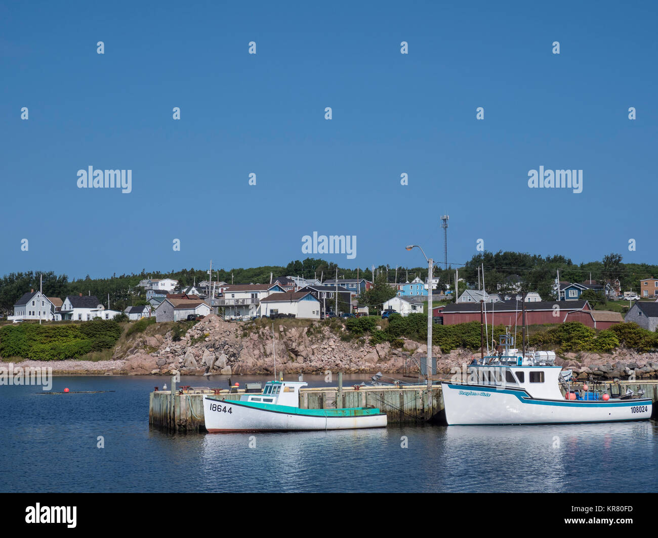 Bateaux de pêche dans le port, Neil's Harbour, île du Cap-Breton, Nouvelle-Écosse, Canada. Banque D'Images