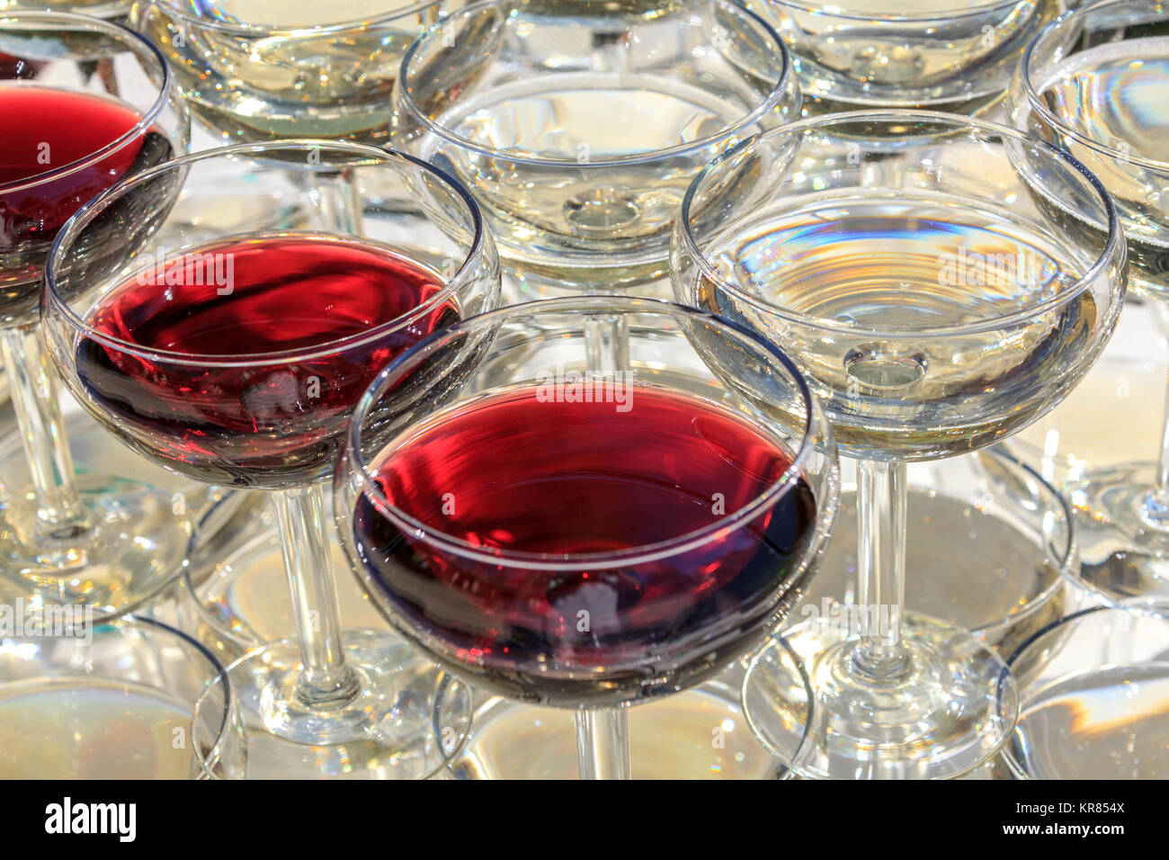 La célébration. Pyramide de verres de champagne. Banque D'Images