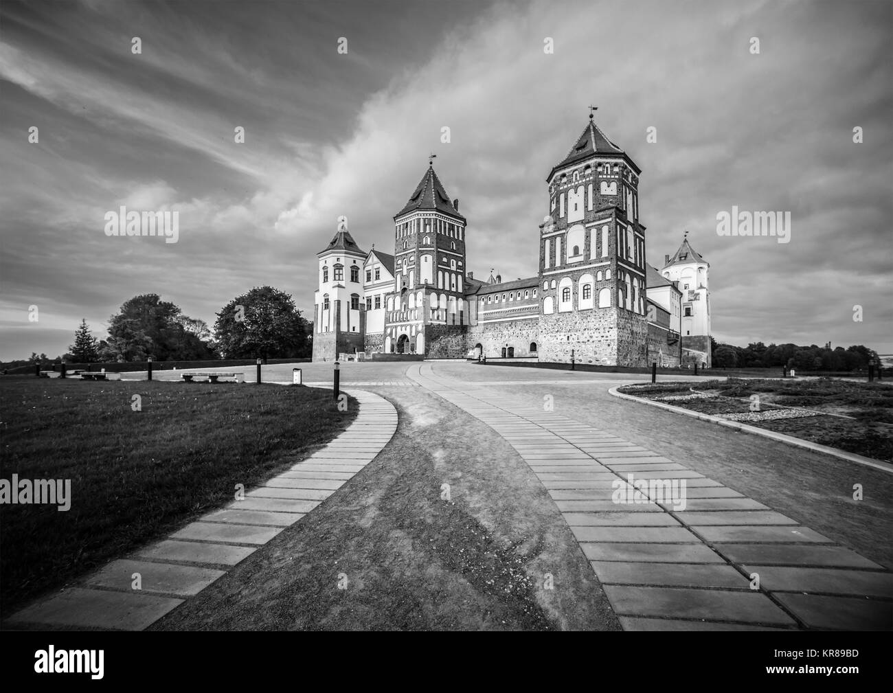 Beau paysage avec le château de Mir au Bélarus. Banque D'Images