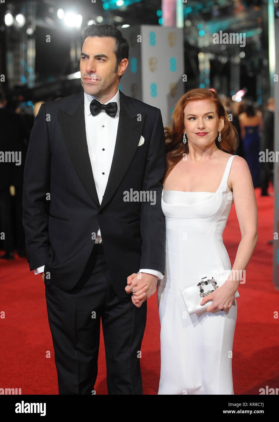 Sacha Baron Cohen et Isla Fisher à l'EE British Academy Film Awards 2016 au Royal Opera House de Londres. 14 février 2015 © Paul Treadway Banque D'Images