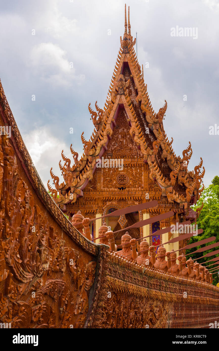 Le bâtiment de bateau unique du Wat Sa Prasan Suk temple à Ubon Ratchathani, Thaïlande. Banque D'Images