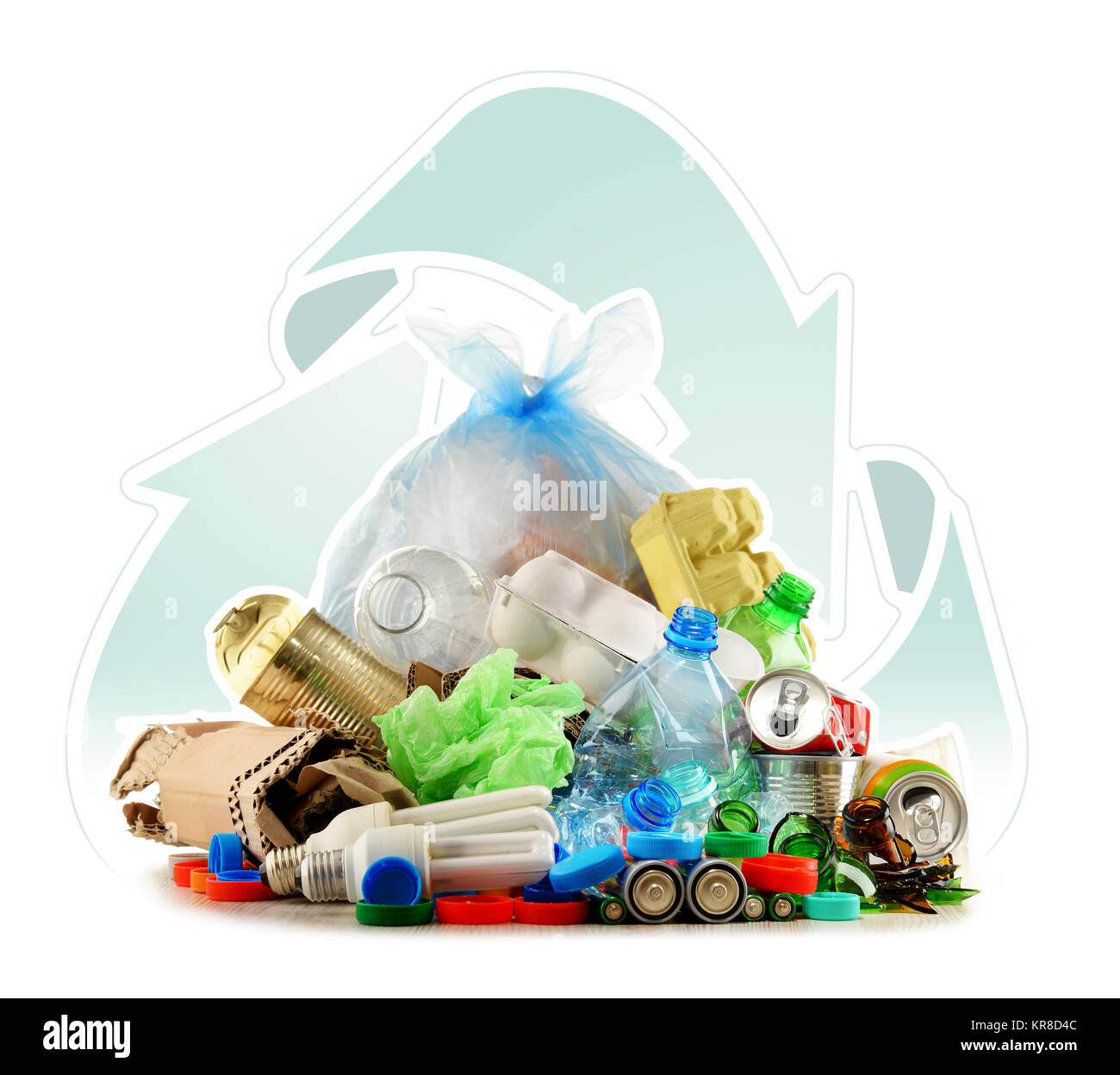 Recyclables constitués de verre, plastique, métal et papier Banque D'Images