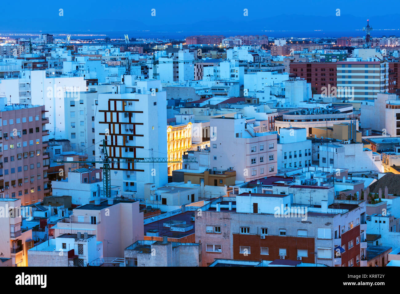 Espagne, Andalousie, Almeria, quartier résidentiel au crépuscule Banque D'Images