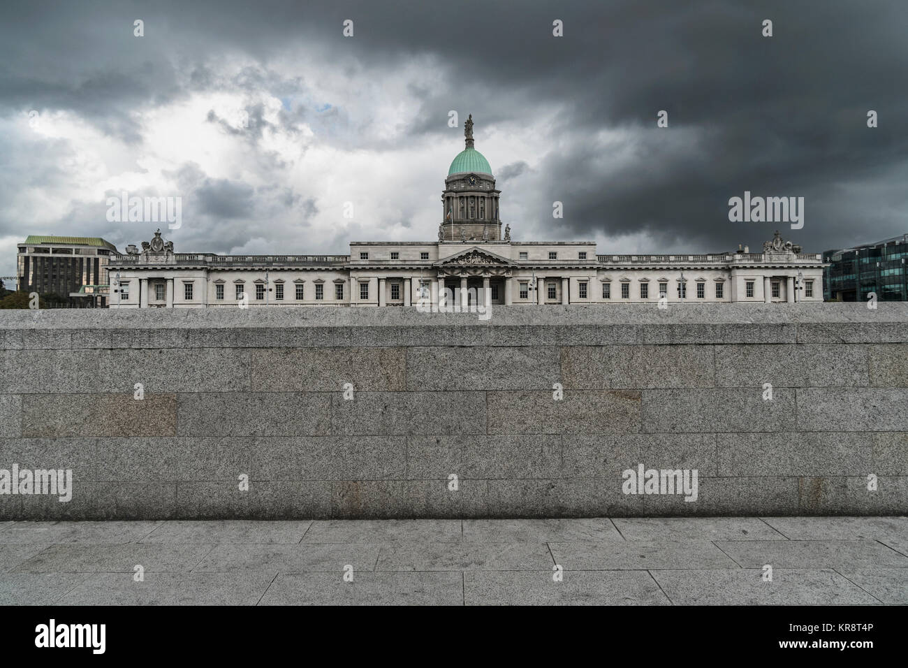 L'Irlande, Dublin, Inns Quay, quatre cours par jour nuageux Banque D'Images