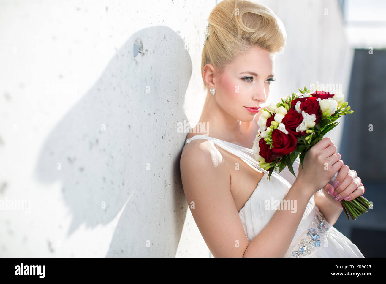 Belle mariée le jour de son mariage (tons de couleur peu profondes de l'image 6) Banque D'Images